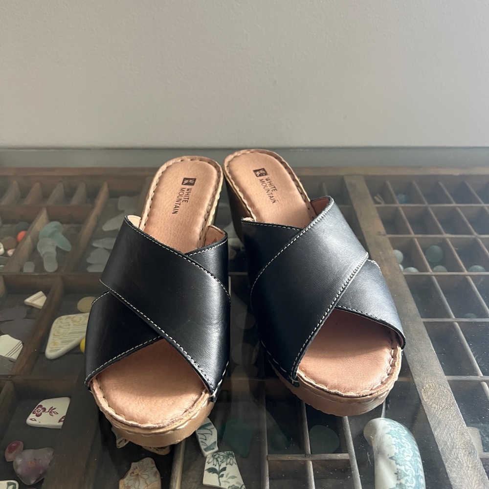 White Mountain sandals